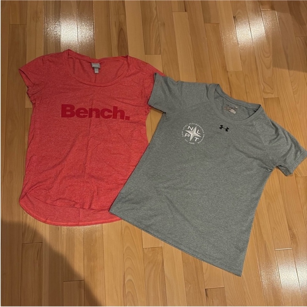 Grey Performance Under Armour & Red Bench Short Sleeve Tees - size S